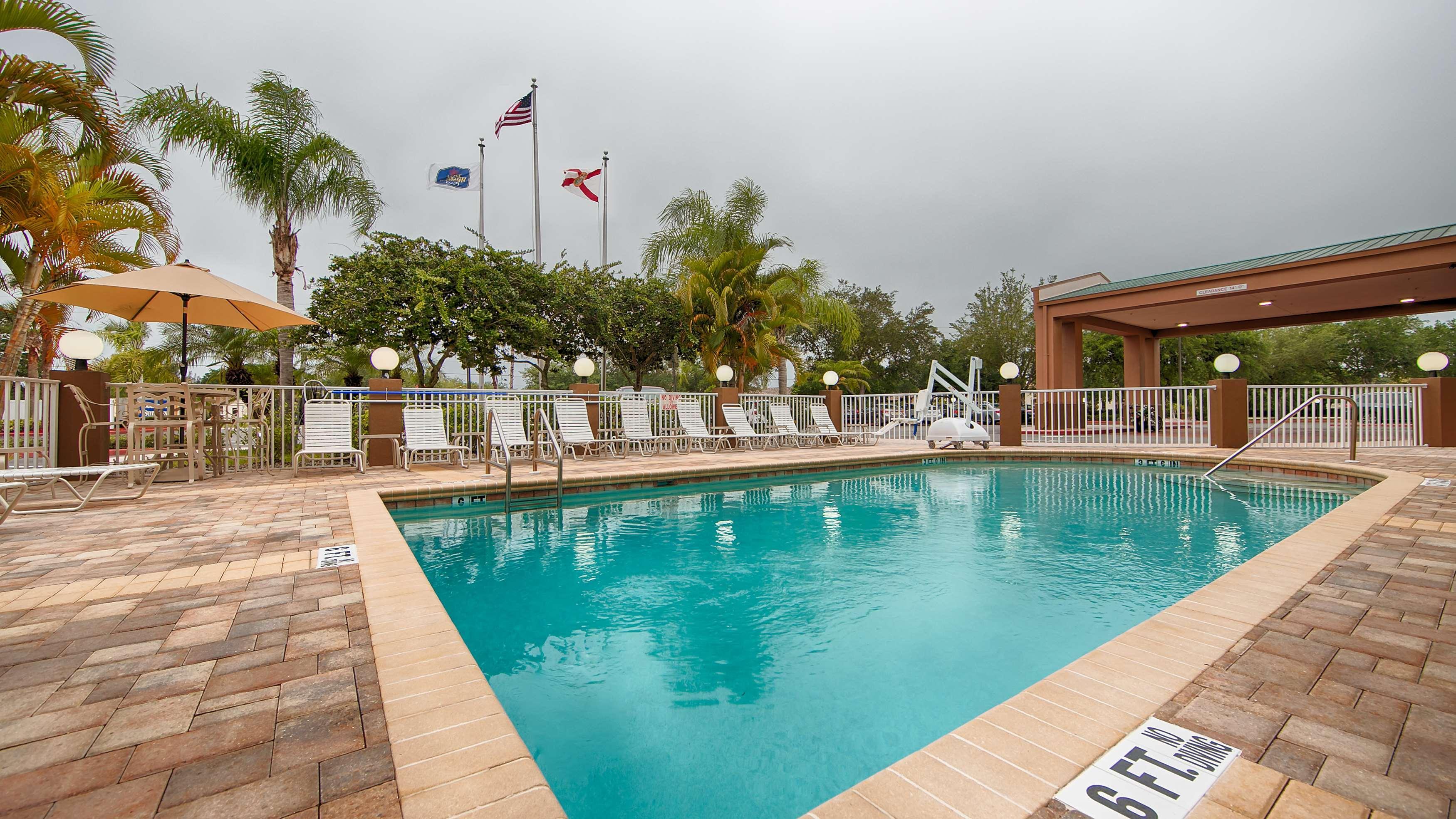 Best Western Plus Ambassador Suites Venice Gardens Buitenkant foto
